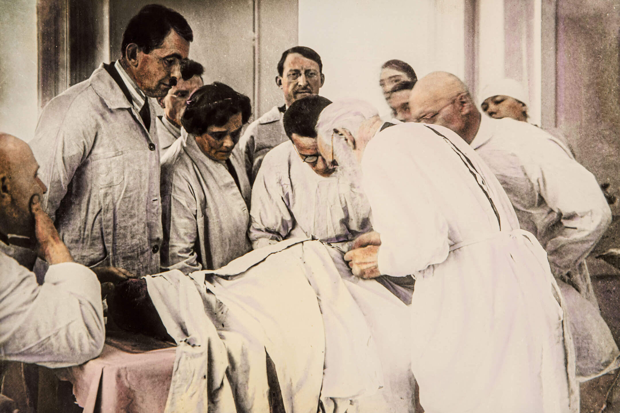 Павлов делает операцию